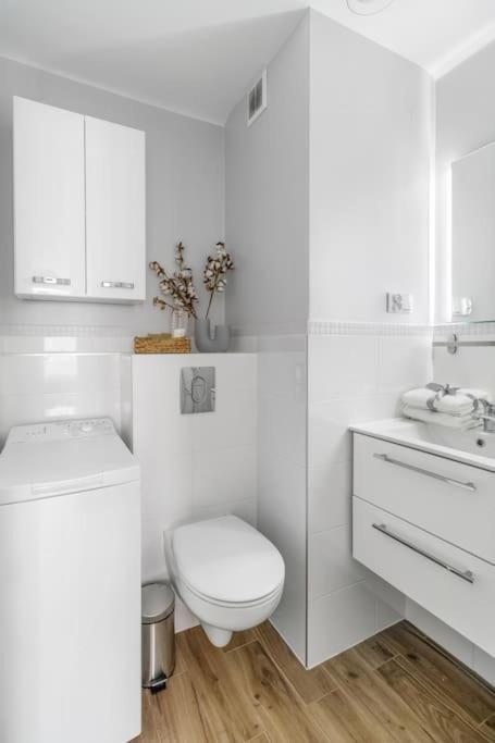 Air-Conditioned Downtown Oasis On Foot To Central Station Metro Smarttv Wifi Warsaw Exterior photo