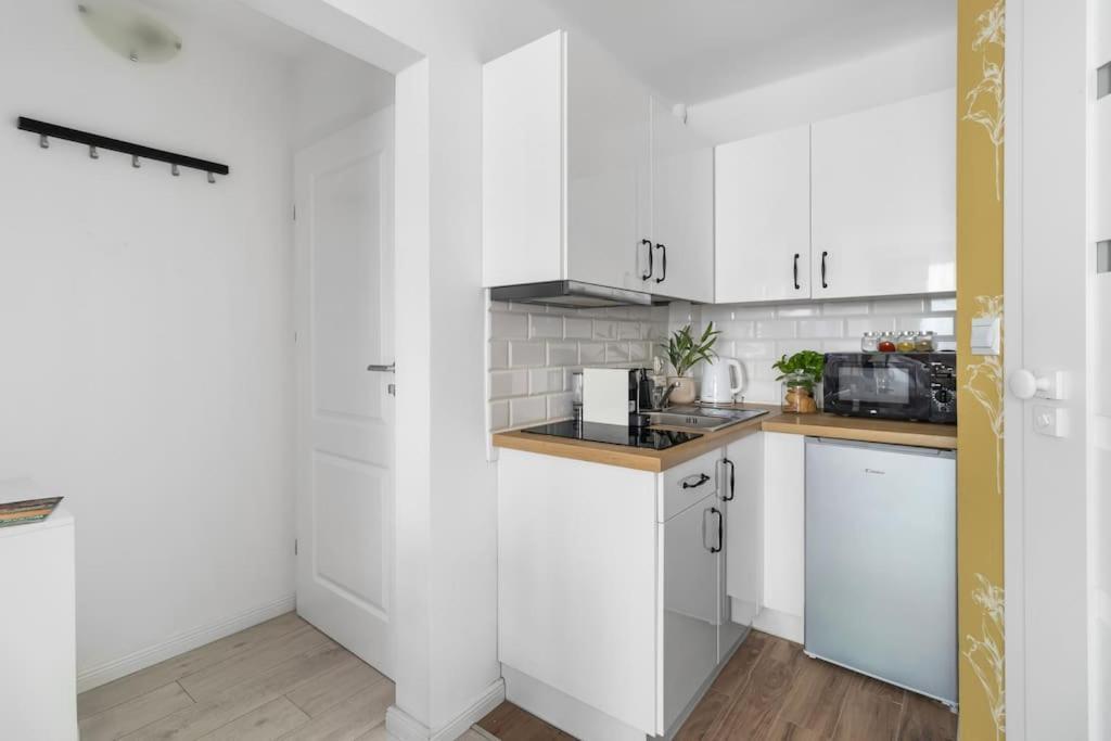 Air-Conditioned Downtown Oasis On Foot To Central Station Metro Smarttv Wifi Warsaw Exterior photo